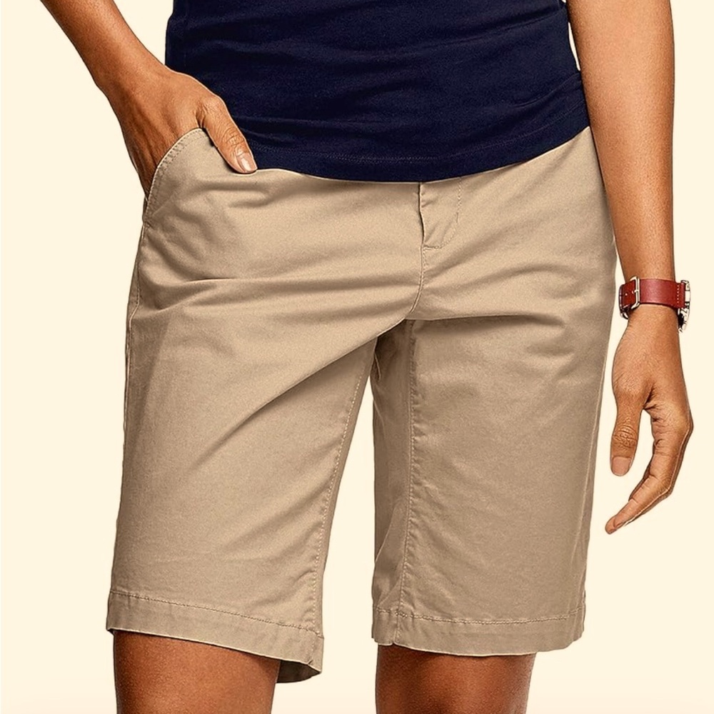Old Navy Khaki Cotton Knee Length Low Waist Bermuda Shorts Size 8